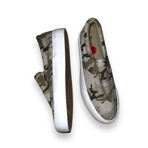 NWT Camo Slide On Sneakers Size 10